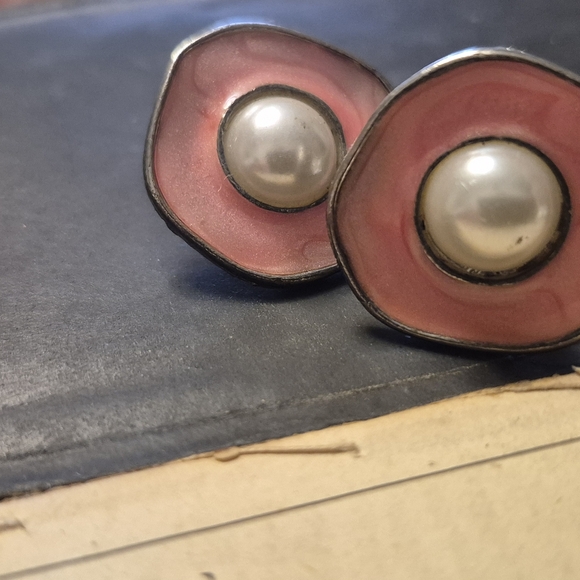 Elegant Pink and Silver Pearl Earrings - Picture 3 of 6